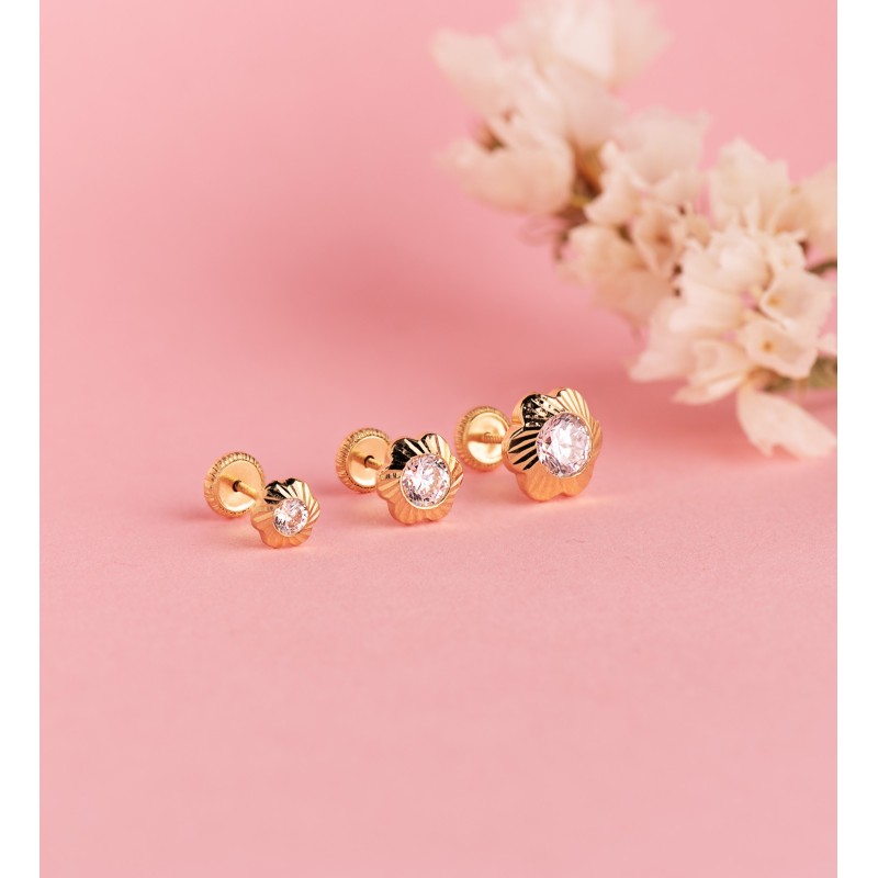 Pendientes Oro Amarillo Flor Orla Tallada Circonita. Medida: 5,5Mm Cierre Tuerca oro 18k