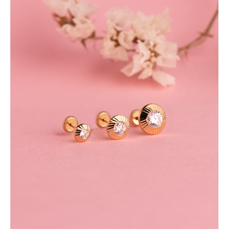 Pendientes Oro Amarillo Redondos Orla Tallada Circonita. Medida: 5,5Mm Cierre Tuerca oro 18k