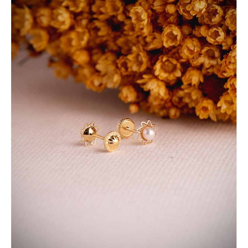 Pendientes Oro Amarillo Flor Calada Con Perla 3Mm. Medida: 6 Mm. Cierre Tuerca oro 18k