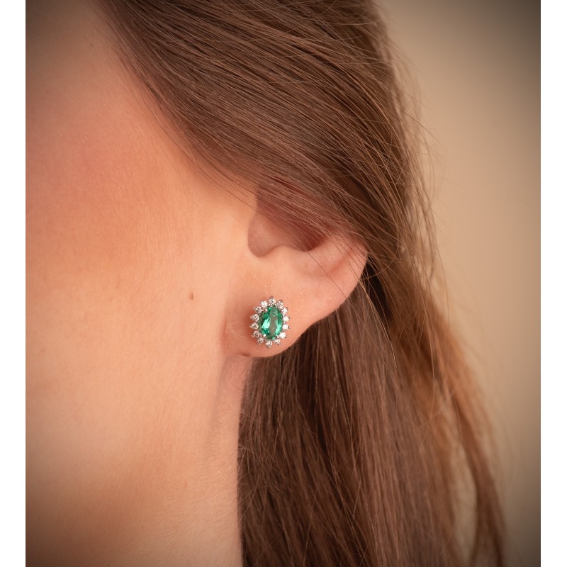Pendientes O.Blanco 28 Diam. Labor. Y Esmeralda Recrist. 6X4 Mm 0,78 Qts 0,28 Qts. Vs2-G Cierre 9,5X8 Mm oro 18k