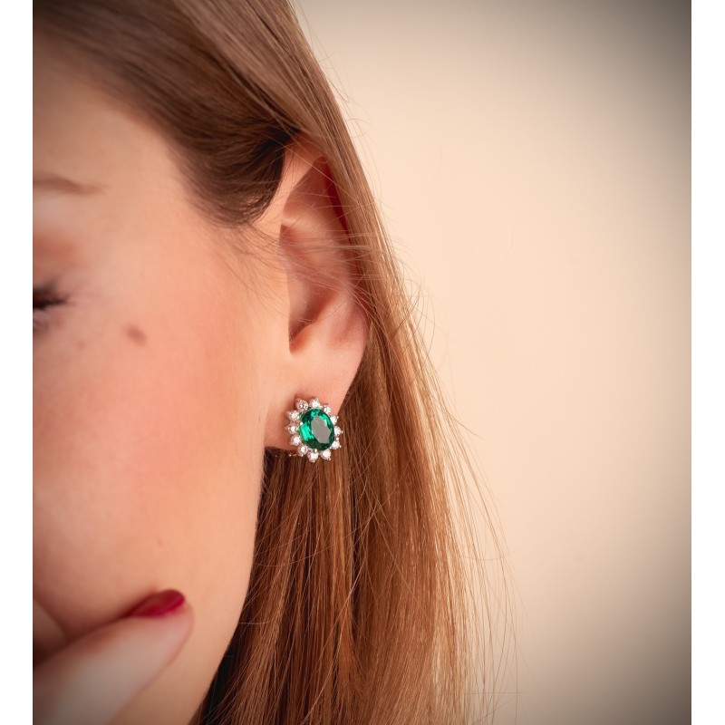 Pendientes O.Blanco 24 Diamant. Laboratorio 0,84 Qts Vs2-G Y Esmeralda Recristal. 8X6 Mm 2,20 Qtes Cierre 13X11 Mm oro 18k