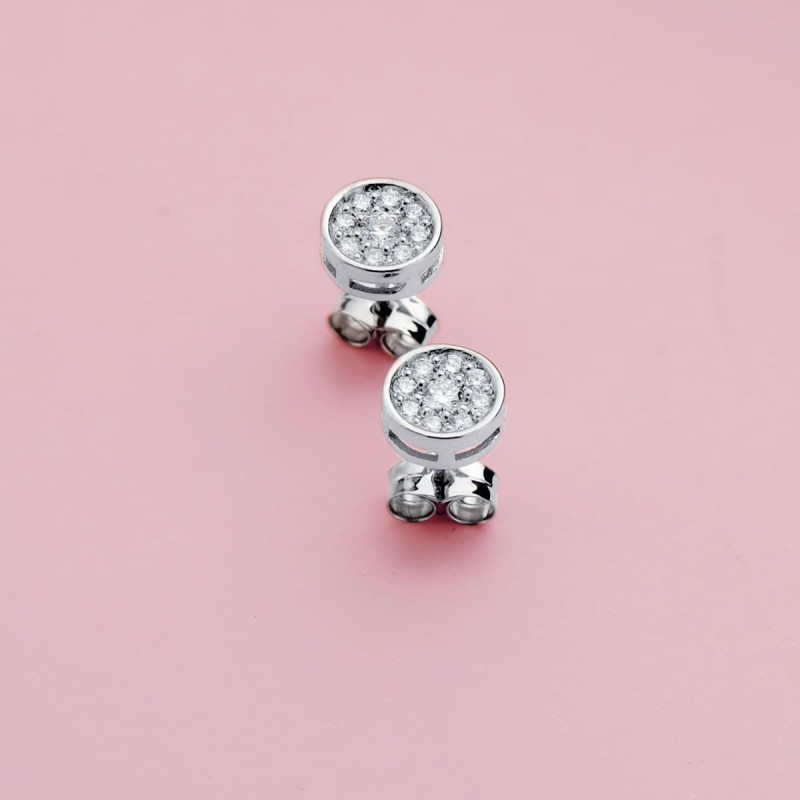 Pendientes Oro Blanco Chaton Con 18 Diamantes Laboratorio Vs2-G 0,360 Qtes. Medida: 7X7 Mm. Cierre Presion oro 18k
