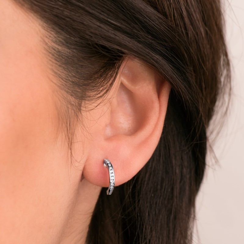 Aros Oro Blanco Abiertos Con 28 Diamantes Laboratorio 0,225 Qts Vs2-G. Alto: 13 X 1,5 Mm Cierre Presion oro 18k
