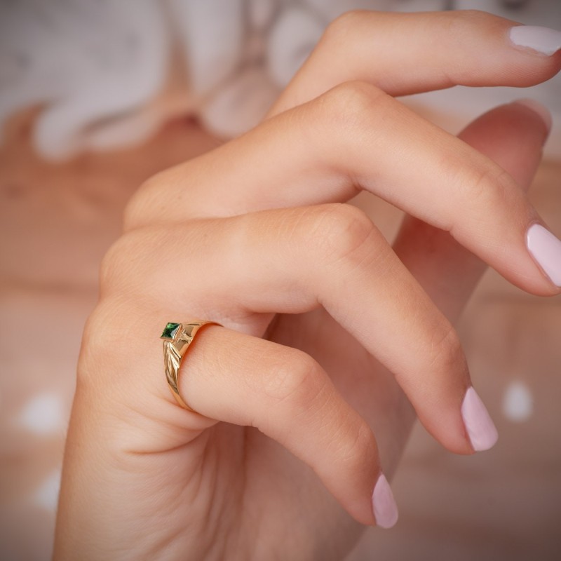 Solitario Oro Amarillo Pequeño Bebe O Meñique Circonita Verde Cuadrada 3X3mm oro 18k