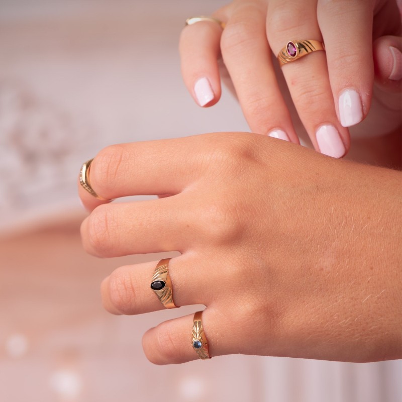 Solitario Oro Amarillo Pequeño Bebe O Meñique Circonita Negra Oval 5X3mm oro 18k