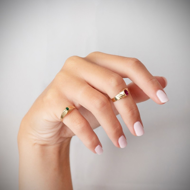Solitario Oro Amarillo Pequeño Bebe O Meñique Circonita Roja Oval 5X3mm oro 18k