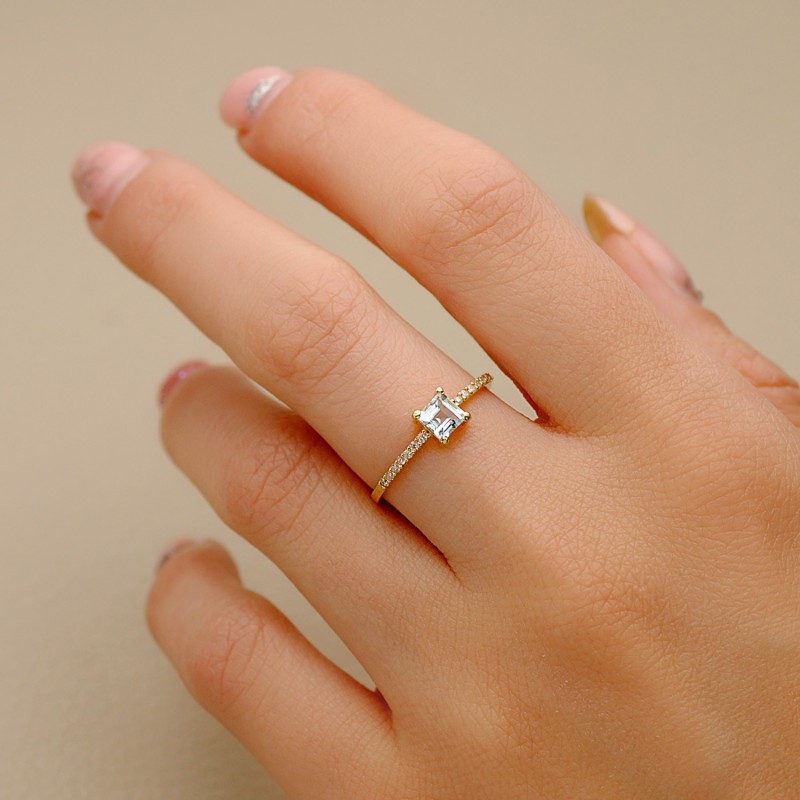 Sortija Oro Amarillo 14 Diamantes De Laboratorio 0,070 Qts. G-Vs2 Aguamarina 4X4 mm Ancho 1 mm oro 18k