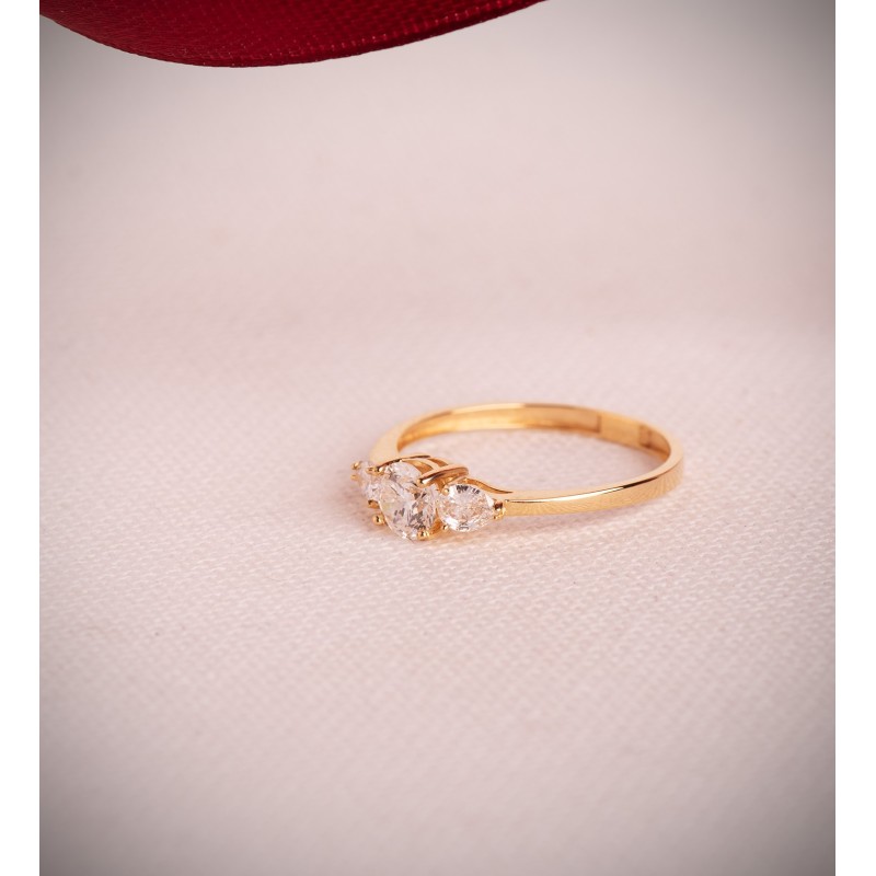Sortija Oro Amarillo Diamantes Laboratorio Talla Pera Y Talla Brillante 5 mm. 0,79 Qt. Vs2 - E oro 18k