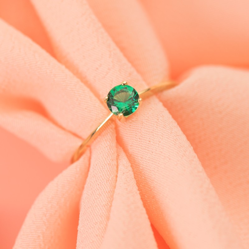 Solitario Oro Amarillo Con Circonita Verde 4 Garras De 5 mm oro 18k