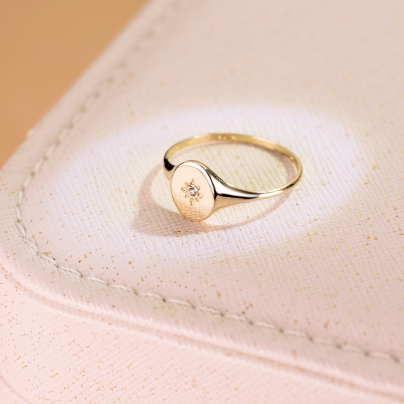 Sello Oro Amarillo Mujer Cabeza Oval Con Circonita 9X8 mm oro 18k