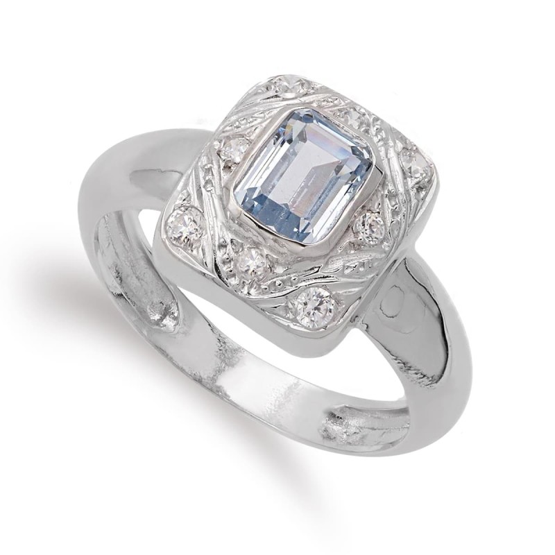 Sortija Oro Blanco Motivo Rectangular Con Aguamarina Y Circonitas. Ancho: 12 mm oro 18k