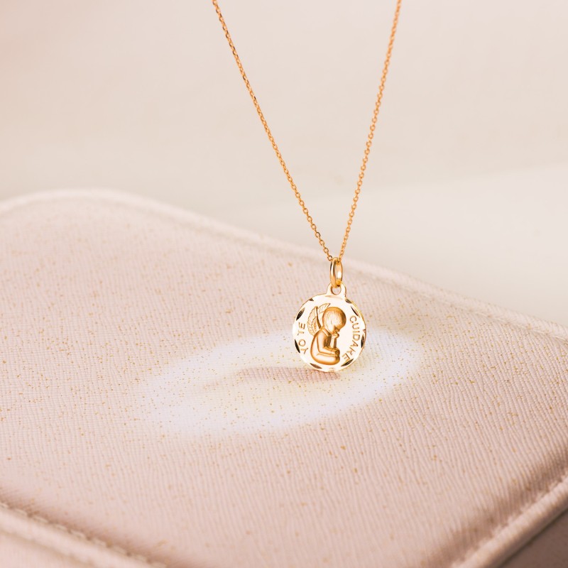 Medalla Oro Amarillo Angelito "Yo Te Cuidare" Tallada. Medida: 14 Mm oro 18k