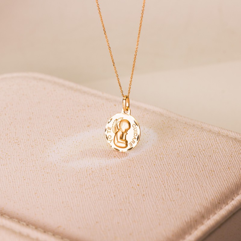 Medalla Oro Amarillo Angelito "Yo Te Cuidare" Tallada. Medida: 16 Mm oro 18k