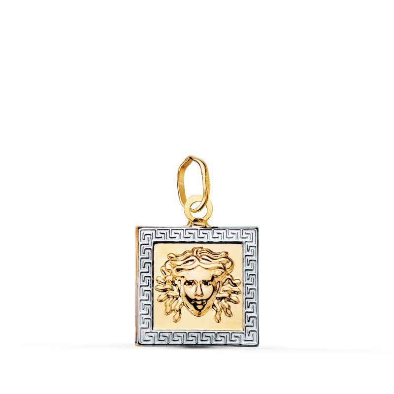 Colgante Oro Bicolor Medusa Cuadrado Borde Con Greca. Medida: 12X12 Mm oro 18k