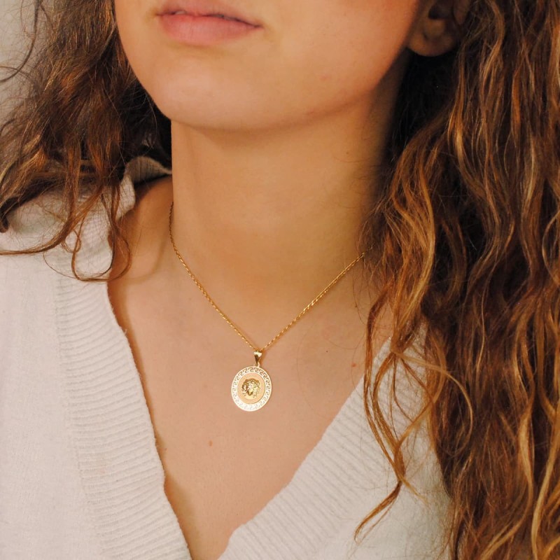 Medalla Oro Amarillo Medusa Con Borde Calada Y Greca Matizada 20 Mm oro 18k