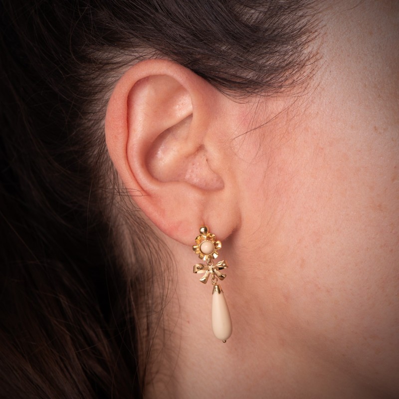 Pendientes Oro Amarillo Lazo Marfil. Medida: 33X10 Mm. Cierre Catalan oro 18k