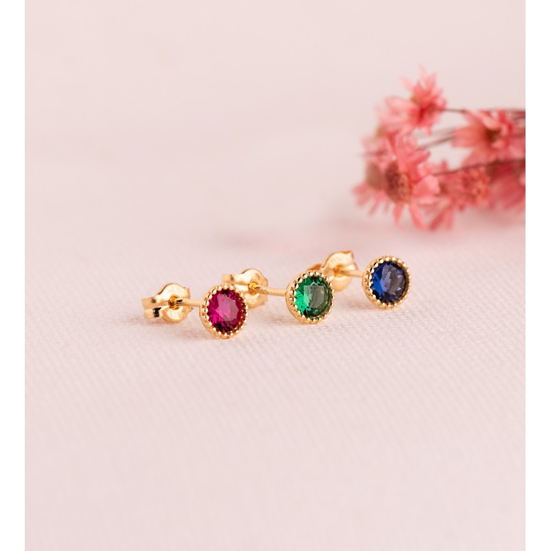Pendientes Oro Amarillo Redondos Piedra Roja Bordes Bolitas. Medida: 5Mm. Cierre Presion oro 18k