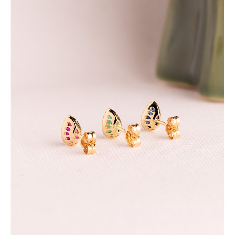 Pendientes Oro Amarillo Gota Piedra Roja Bordes Bolitas. Medida: 7 X5 Mm. Cierre Presion oro 18k