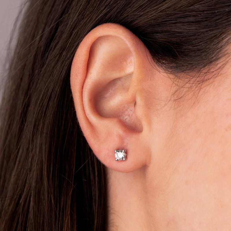 Pendientes Oro Blanco Circonita 4Mm Con 4 Garras. Ancho: 4,5 Mm. Cierre Presion oro 18k