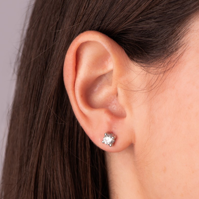 Pendientes Oro Blanco Circonita 5Mm Con 4 Garras. Ancho: 5,5 Mm. Cierre Presion oro 18k
